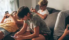 Teenagers using mobile devicesImage source: www.southstatebank.com