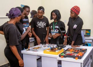 Nigeria’s Education Ministry Rolls Out ₦50 Million Equity-Free Grant to Student Innovators Nigerian student innovators in a robotics lab. Credit: The Christian Science Monitor Image source: https://www.csmonitor.com/Perspectives/Making-a-difference/2024/0617/nigeria-deaf-technology-foundation-robotics